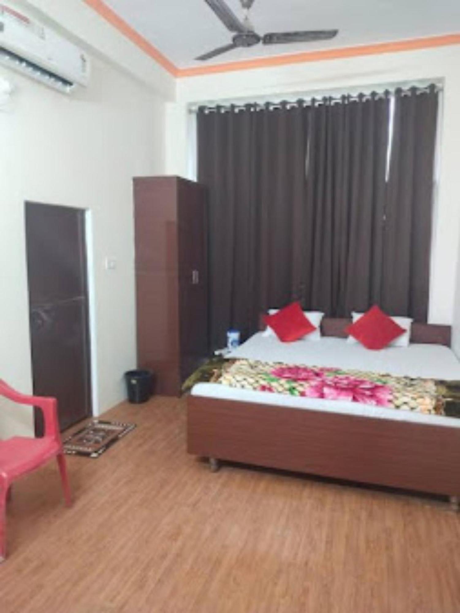 Goroomgo Varanasi Paradise Varanasi - Parking & Restaurant Available - Perfect Location And Comfortable Room Exteriér fotografie