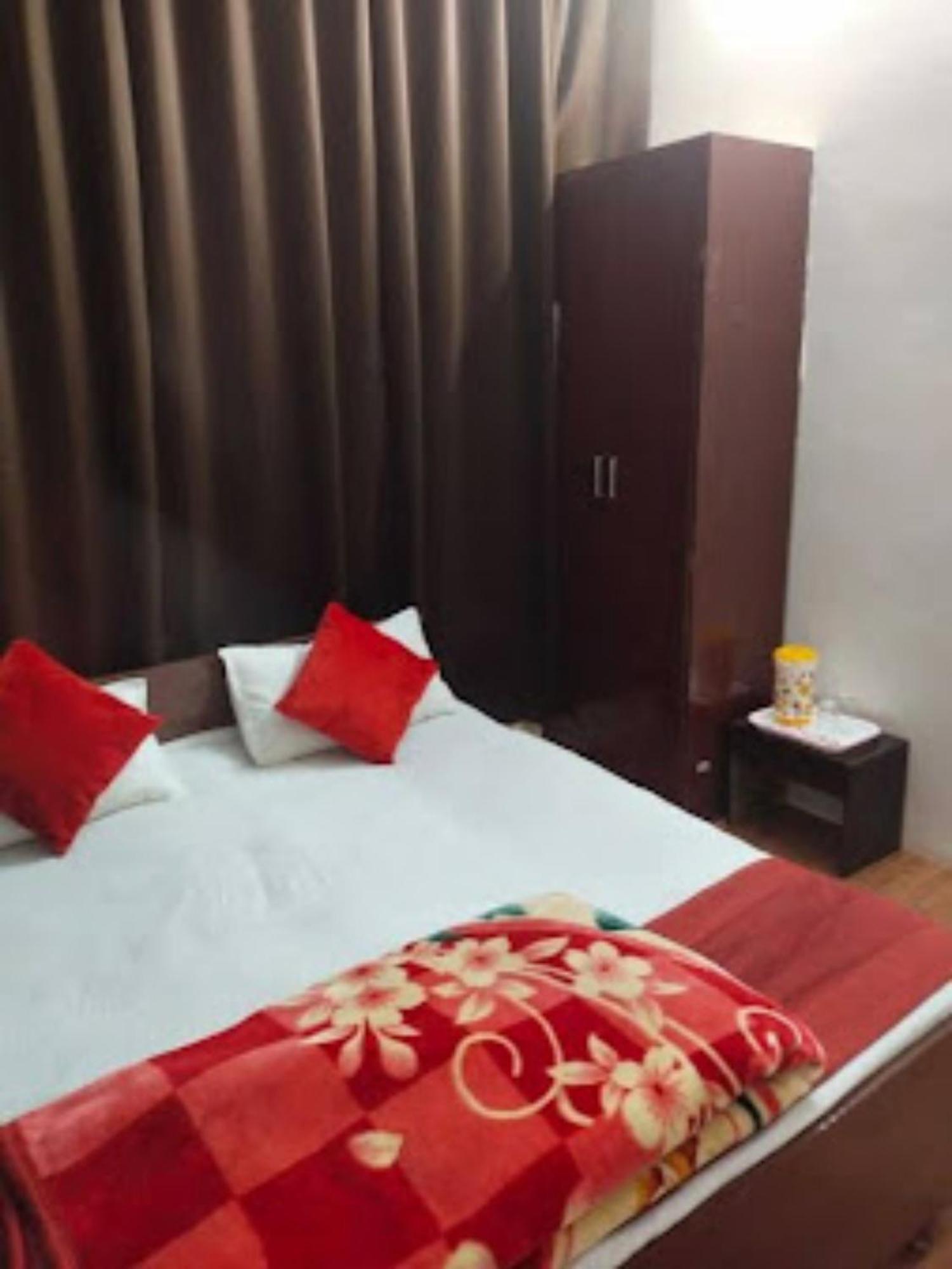 Goroomgo Varanasi Paradise Varanasi - Parking & Restaurant Available - Perfect Location And Comfortable Room Exteriér fotografie