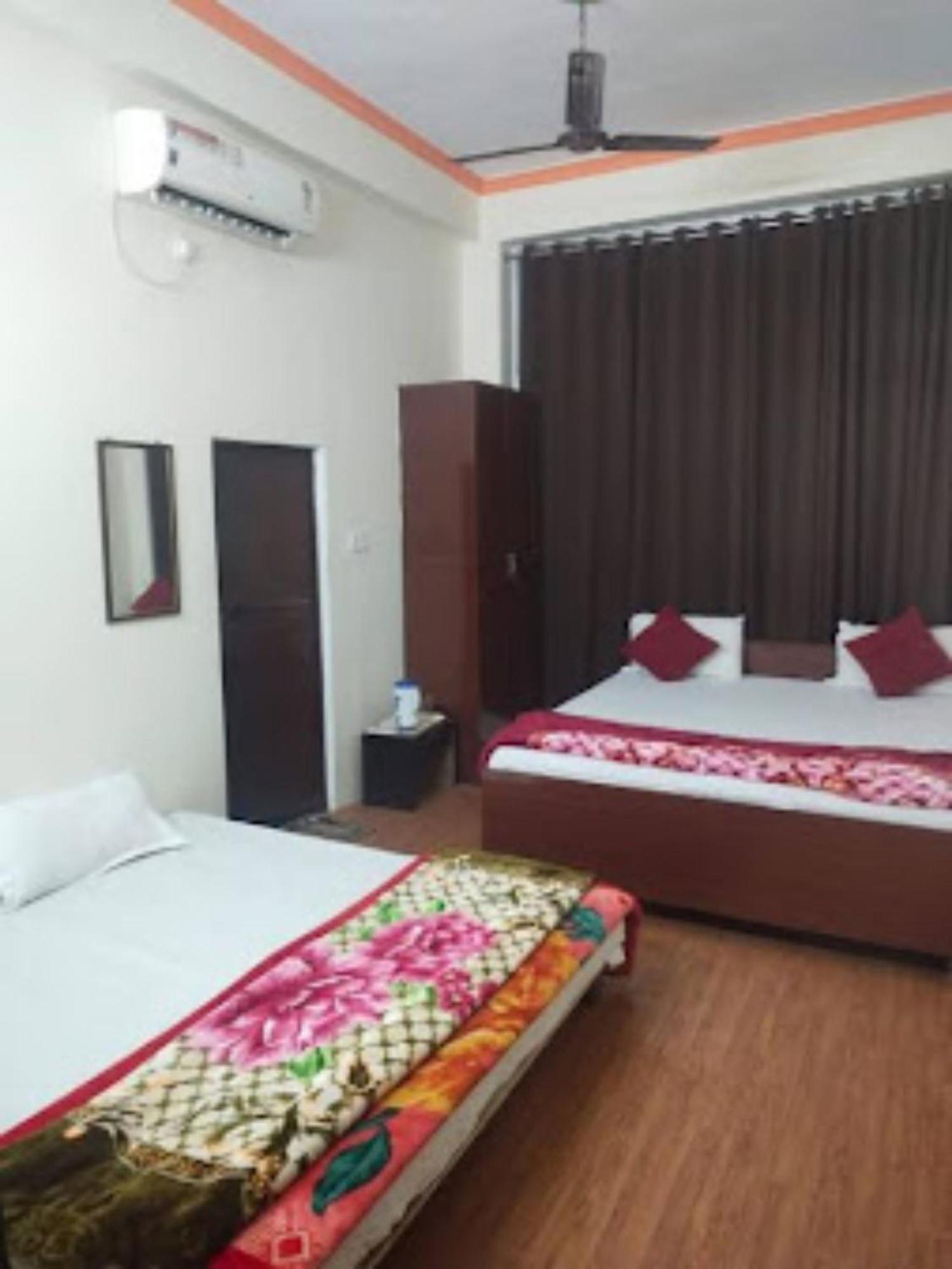 Goroomgo Varanasi Paradise Varanasi - Parking & Restaurant Available - Perfect Location And Comfortable Room Exteriér fotografie