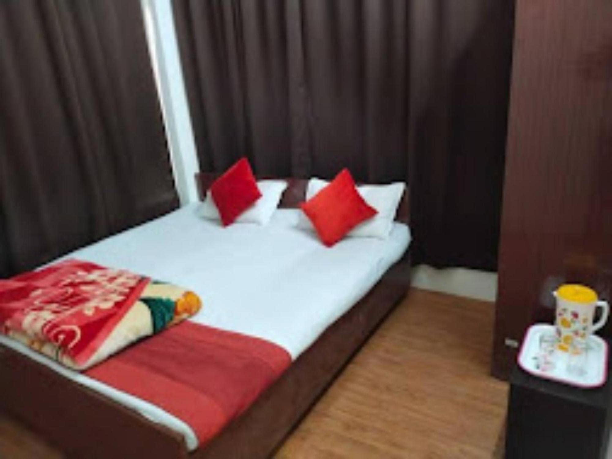 Goroomgo Varanasi Paradise Varanasi - Parking & Restaurant Available - Perfect Location And Comfortable Room Exteriér fotografie