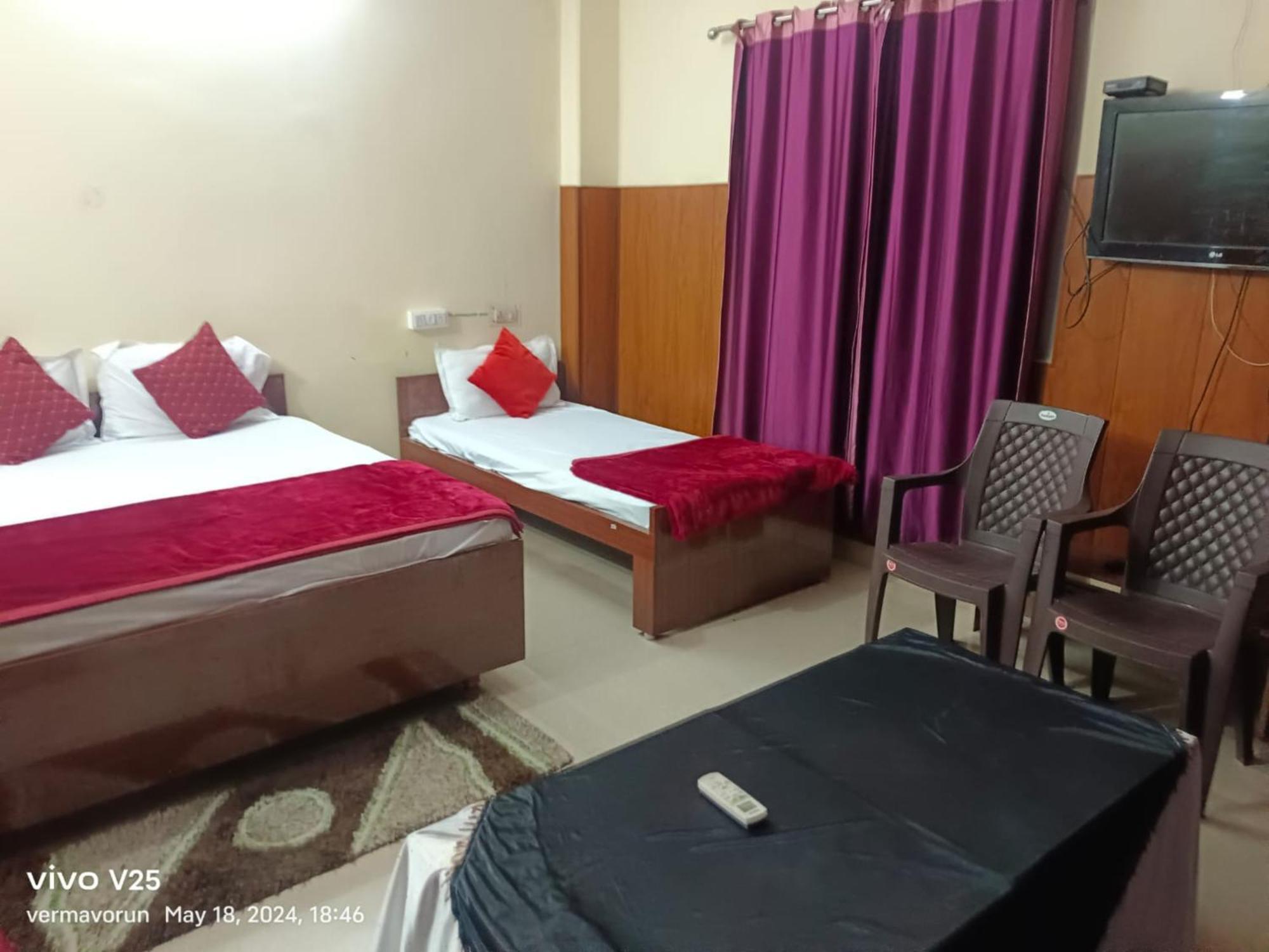 Goroomgo Varanasi Paradise Varanasi - Parking & Restaurant Available - Perfect Location And Comfortable Room Exteriér fotografie