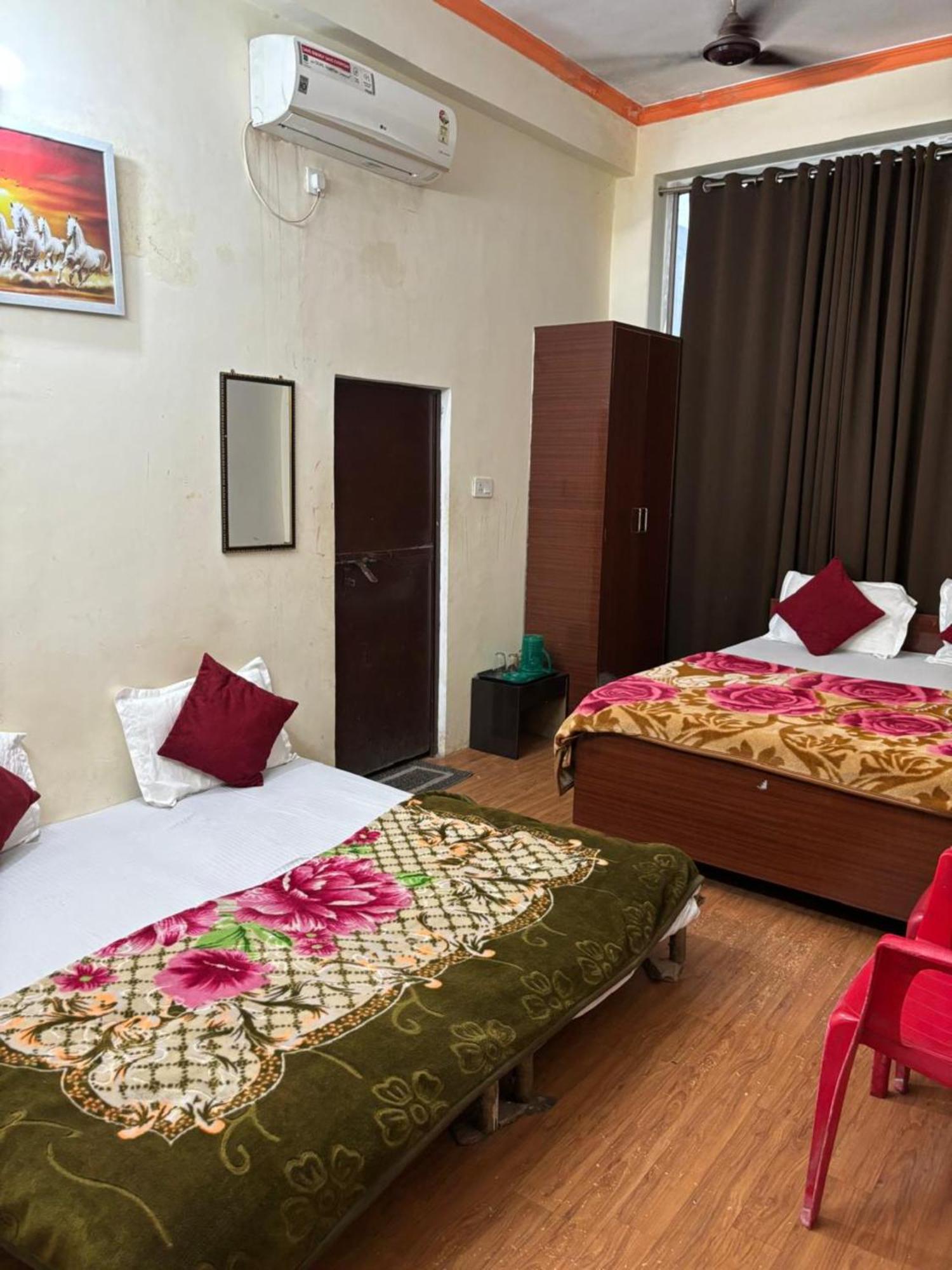 Goroomgo Varanasi Paradise Varanasi - Parking & Restaurant Available - Perfect Location And Comfortable Room Exteriér fotografie