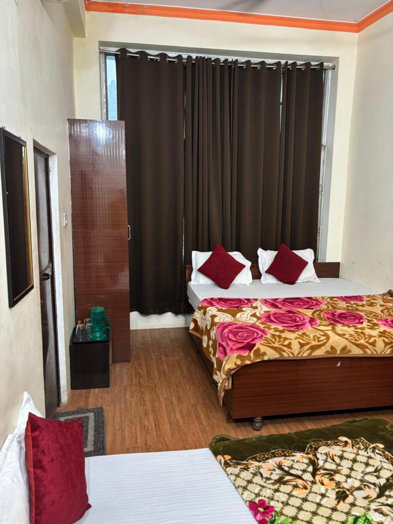 Goroomgo Varanasi Paradise Varanasi - Parking & Restaurant Available - Perfect Location And Comfortable Room Exteriér fotografie