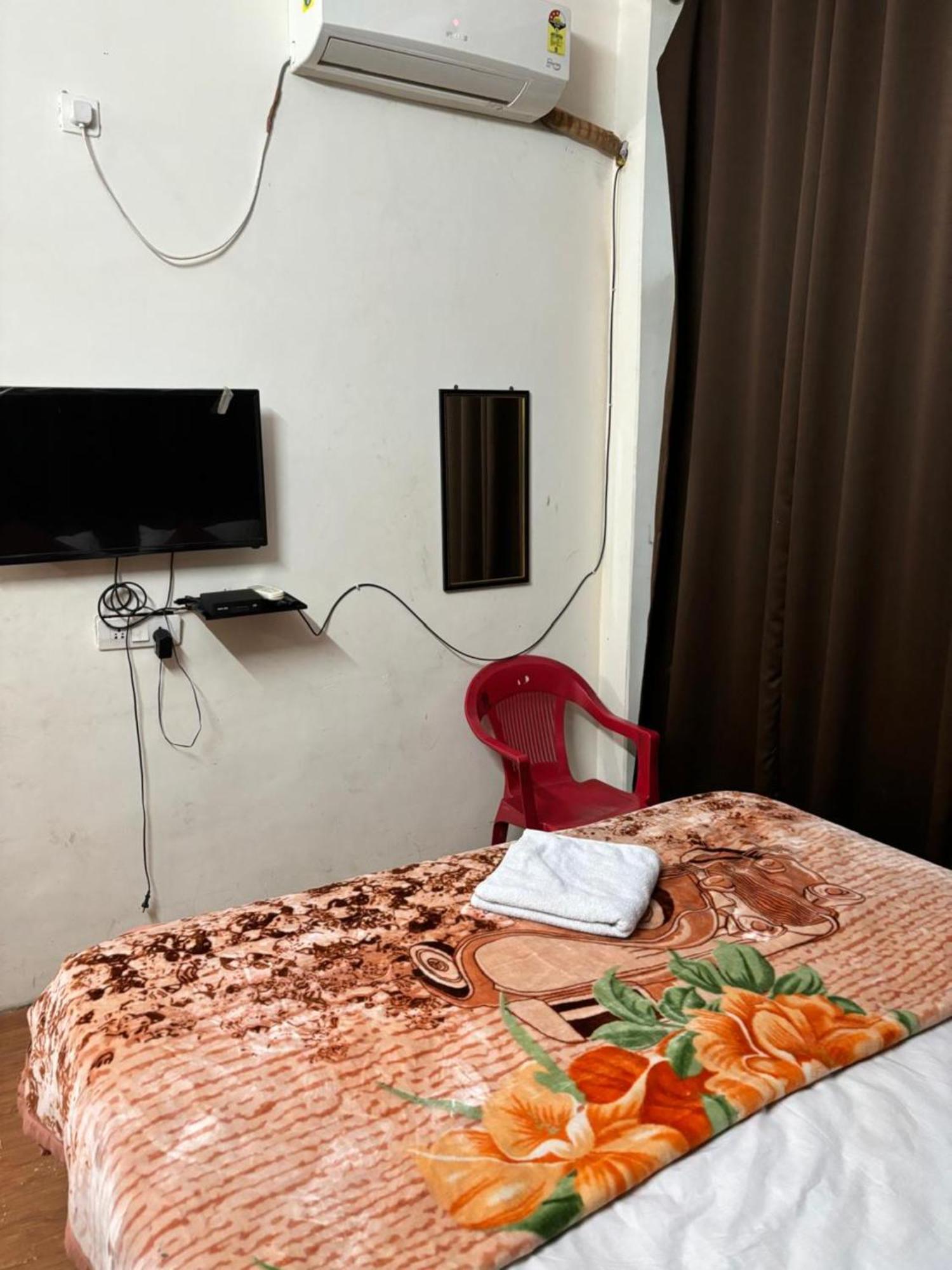 Goroomgo Varanasi Paradise Varanasi - Parking & Restaurant Available - Perfect Location And Comfortable Room Exteriér fotografie