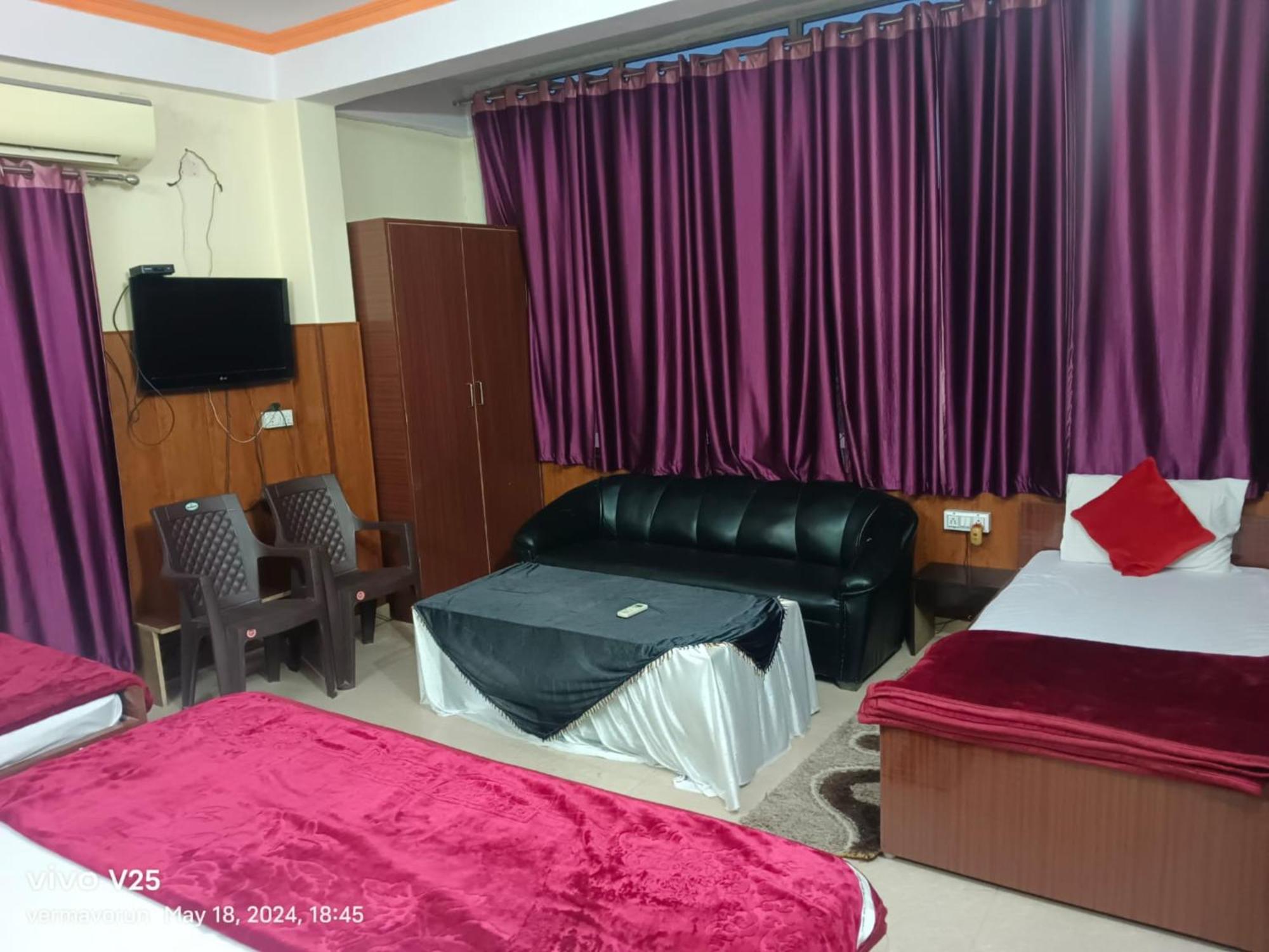 Goroomgo Varanasi Paradise Varanasi - Parking & Restaurant Available - Perfect Location And Comfortable Room Exteriér fotografie