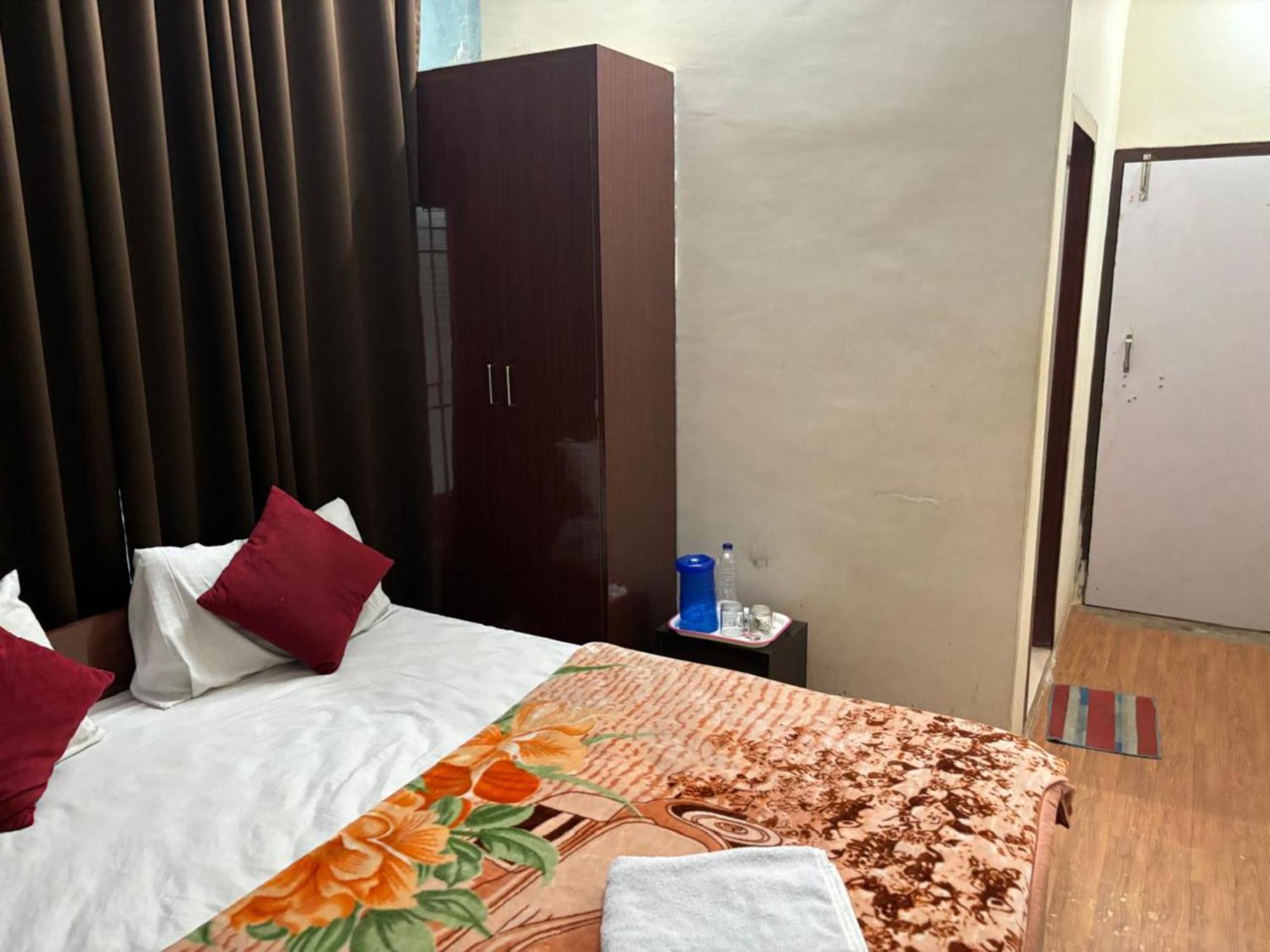 Goroomgo Varanasi Paradise Varanasi - Parking & Restaurant Available - Perfect Location And Comfortable Room Exteriér fotografie