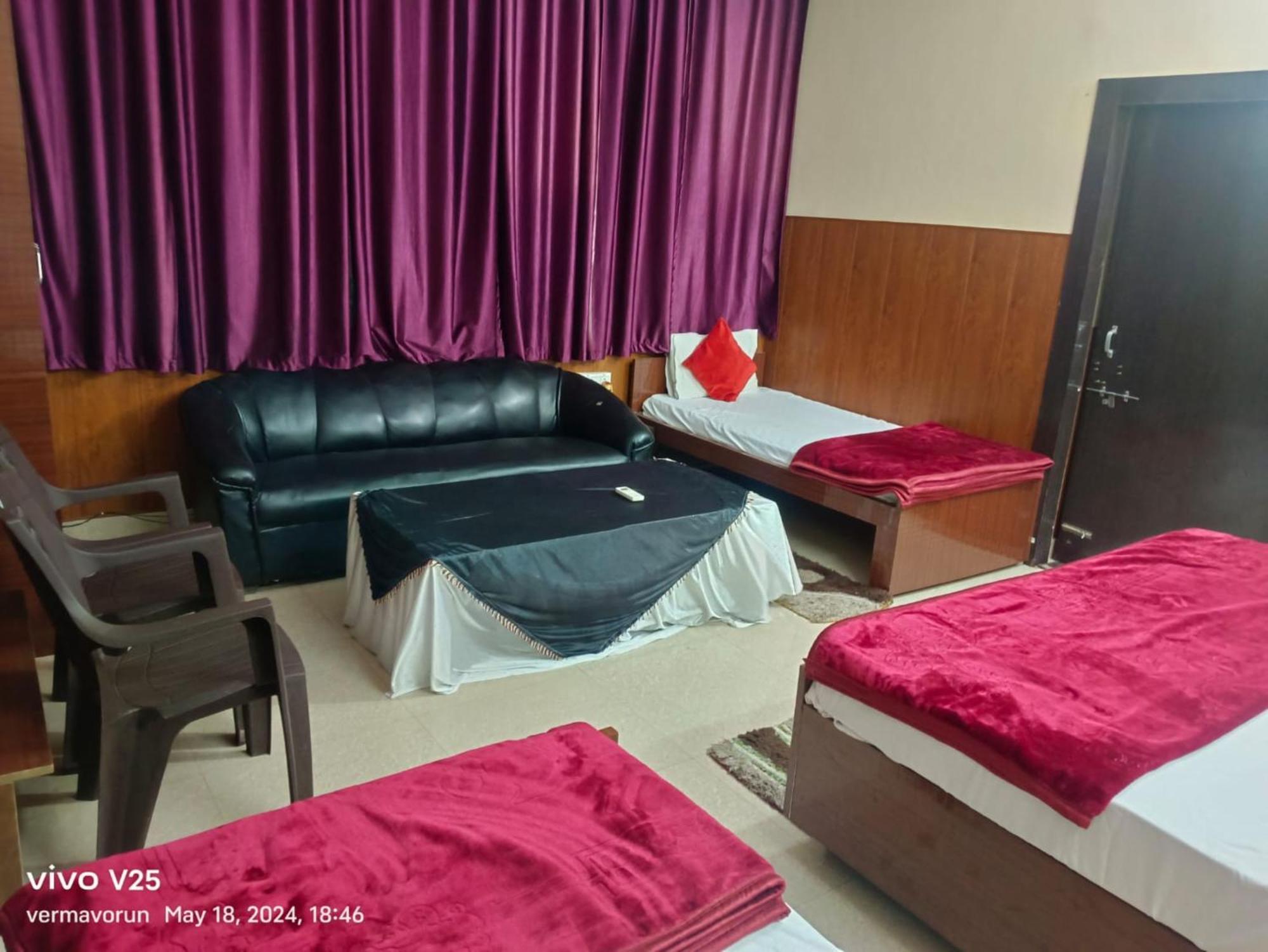 Goroomgo Varanasi Paradise Varanasi - Parking & Restaurant Available - Perfect Location And Comfortable Room Exteriér fotografie
